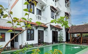 Blue River Hotel